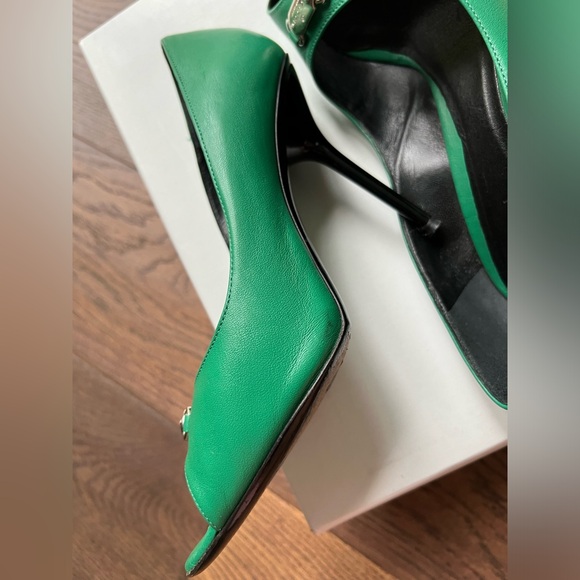 Authentic Gucci genuine leather peep toe heels - Picture 6 of 7